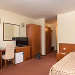 Otel Pirin &